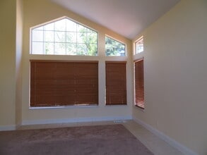 3212 Bear Creek Dr in Fairfield, CA - Building Photo - Building Photo