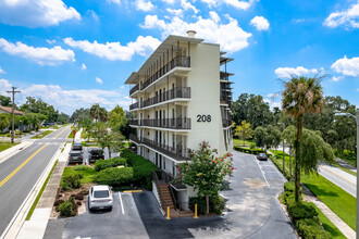 Lake Howard Terrace in Winter Haven, FL - Building Photo - Building Photo