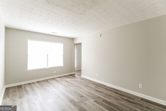810 Kilkenny Cir in Lithonia, GA - Building Photo - Building Photo
