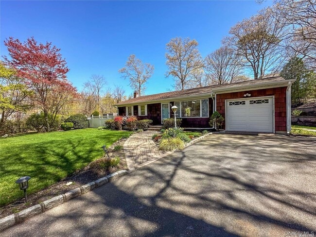 126 Overhill Rd in Wading River, NY - Building Photo - Building Photo