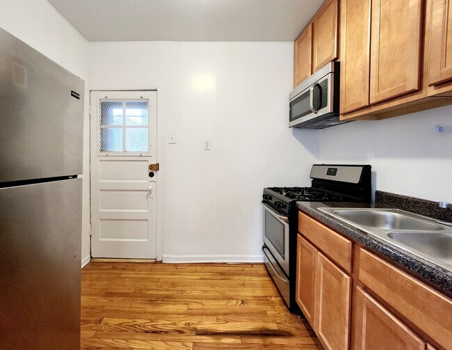 3408 W Berteau Ave in Chicago, IL - Building Photo - Building Photo