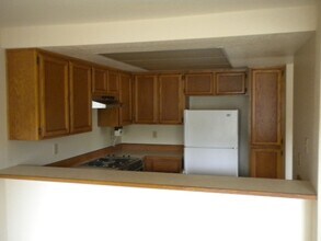 1961 Lake Isle Dr in Eugene, OR - Building Photo - Building Photo