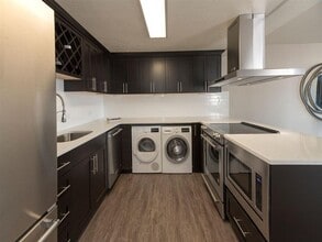 Harrison Tower Apartment Homes in Portland, OR - Foto de edificio - Building Photo