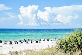 9700 Grand Sandestin Blvd in Miramar Beach, FL - Foto de edificio - Building Photo