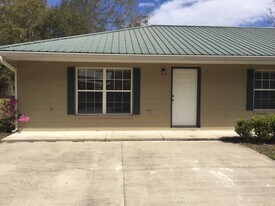 25 NW 8th St in Chiefland, FL - Building Photo