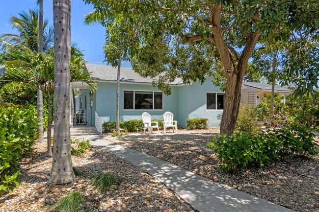 1120 N Palmway in Lake Worth Beach, FL - Building Photo - Building Photo