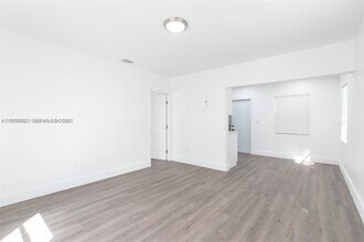 6330 NE 1st Pl in Miami, FL - Building Photo - Building Photo