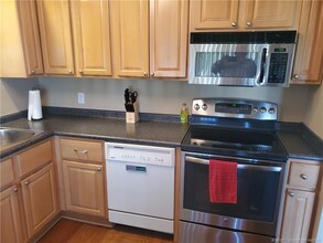 1411 NE 14th Ct in Jensen Beach, FL - Foto de edificio - Building Photo