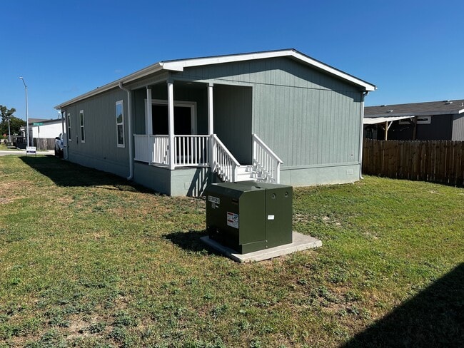 100 Biloxi Ct in Jarrell, TX - Building Photo - Building Photo