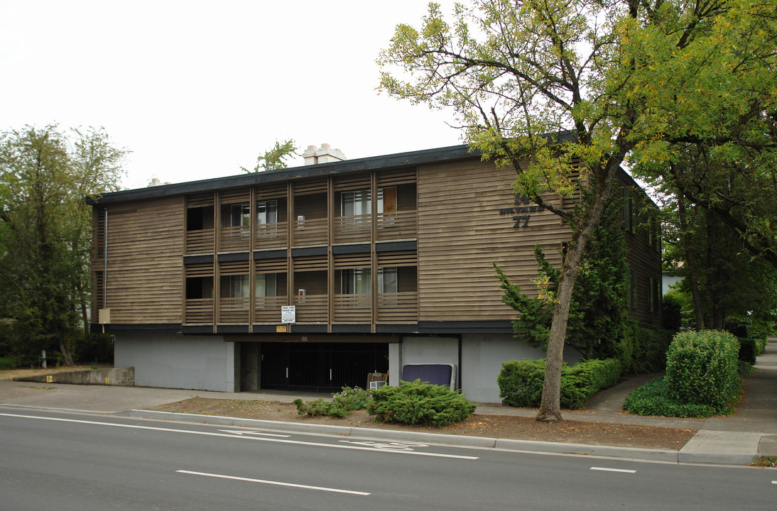 1477 Hilyard St in Eugene, OR - Building Photo