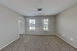 11950 Rolling Stream Dr in Tomball, TX - Building Photo - Building Photo