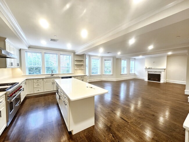11 Alton Pl, Unit 2 in Brookline, MA - Building Photo - Building Photo