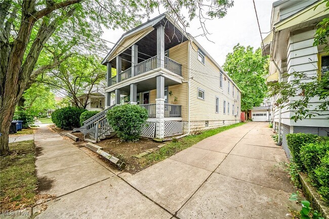 2036 Lark St-Unit -2 in Lakewood, OH - Building Photo - Building Photo