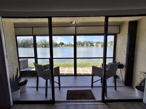 643 Banks Rd in Margate, FL - Foto de edificio - Building Photo