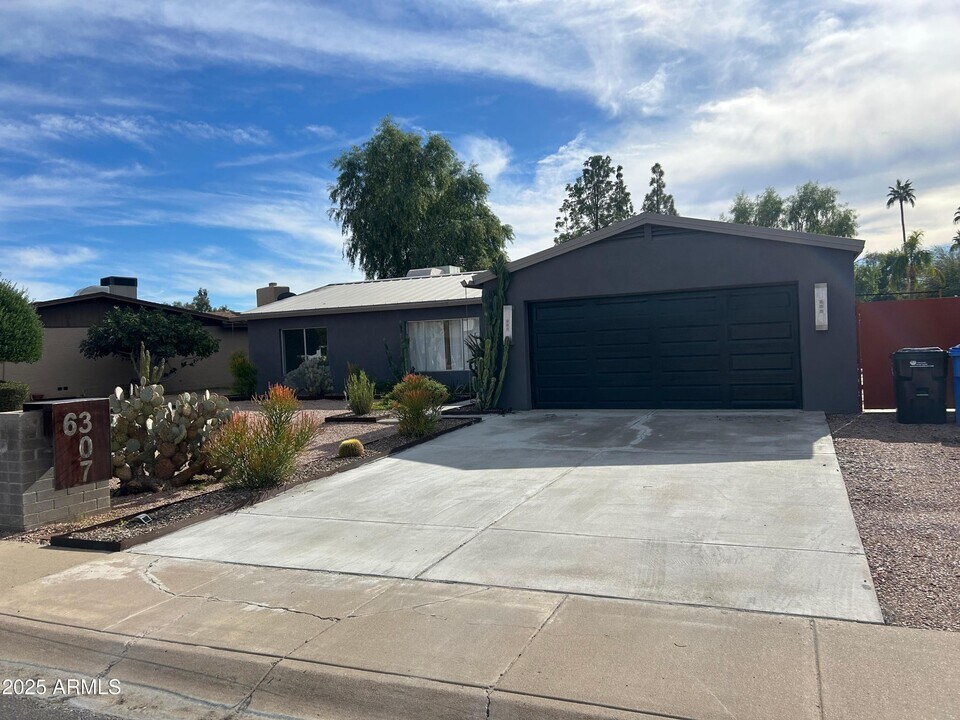 6307 E Gelding Dr in Scottsdale, AZ - Building Photo