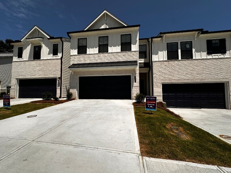 1002 The Ln NE in Lawrenceville, GA - Building Photo