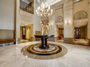 3401 Lee Pkwy in Dallas, TX - Foto de edificio - Building Photo