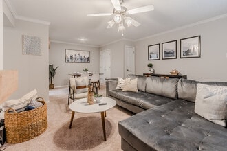 10020 Regal Park Ln in Dallas, TX - Building Photo - Building Photo