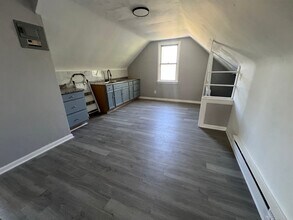 3321 E 146th St in Cleveland, OH - Building Photo - Building Photo