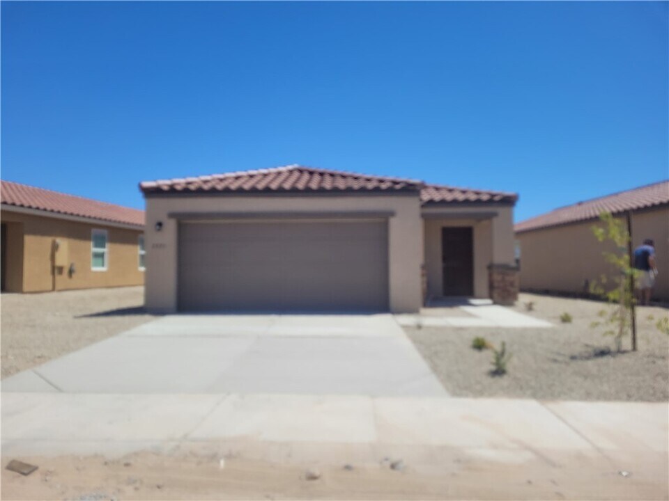 2371 Tapatio Dr in Bullhead City, AZ - Building Photo