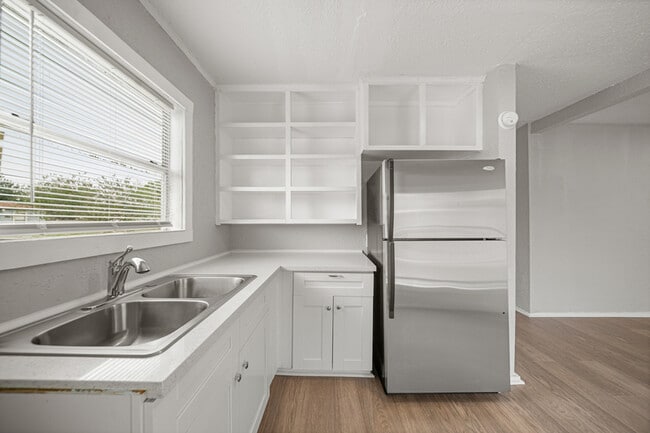 property at 1723 W 5th St