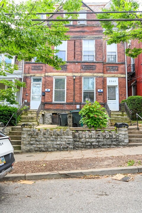 2361 W Clifton Ave in Cincinnati, OH - Building Photo