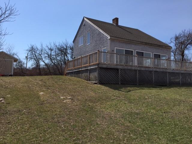 1076 Corn Neck Rd in Block Island, RI - Building Photo