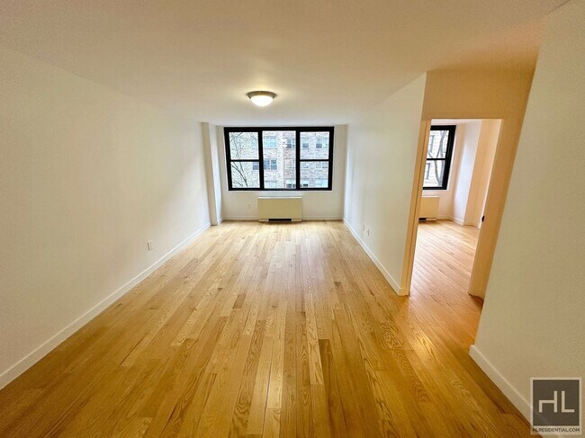 EAST 49 STREET in New York, NY - Building Photo - Building Photo