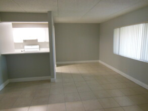 709 Meadows Cir in Boynton Beach, FL - Building Photo - Building Photo