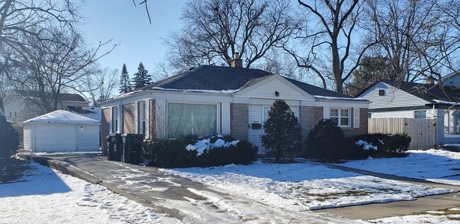 2049 Magnolia Rd in Homewood, IL - Building Photo - Building Photo