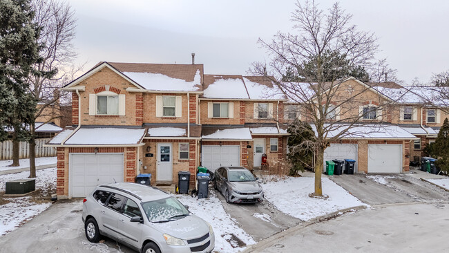 30 Parkholme Pl in Brampton, ON - Building Photo - Primary Photo