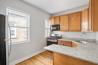 7326 N Damen Ave in Chicago, IL - Building Photo - Building Photo