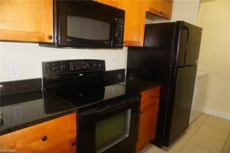 2929 Winkler Ave in Ft. Myers, FL - Foto de edificio - Building Photo