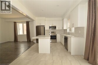 10 Heritage Wy in Thorold, ON - Building Photo - Building Photo