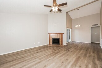 2420 Cripple Creek Dr in Arlington, TX - Building Photo - Building Photo