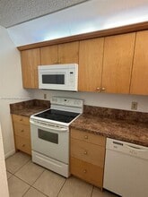 824 Twin Lakes Dr in Coral Springs, FL - Foto de edificio - Building Photo