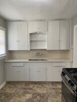 947 Poinsettia St in San Antonio, TX - Building Photo