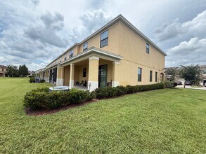 1766 Portofino Meadows Blvd in Orlando, FL - Foto de edificio - Building Photo
