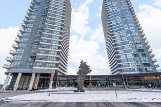 115 McMahon Dr in Toronto, ON - Building Photo - Building Photo