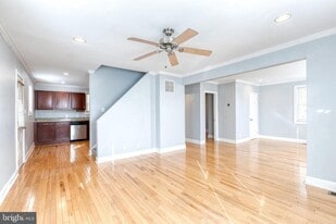 2103 Southern Ave in Baltimore, MD - Building Photo