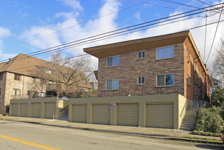 Heather Court in Seattle, WA - Foto de edificio - Building Photo