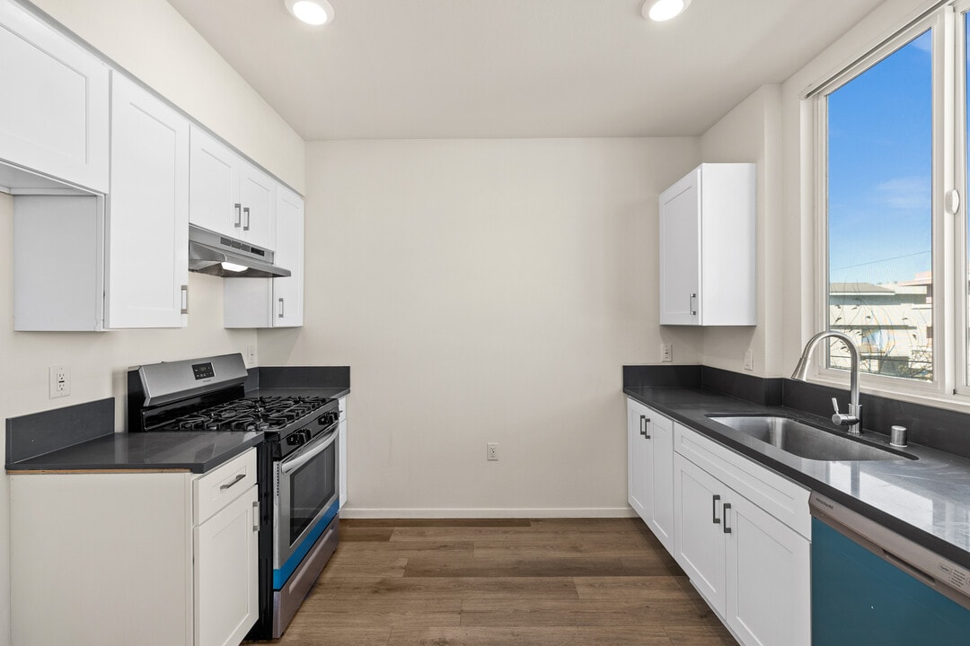 The Lexi in North Hills, CA - Foto de edificio