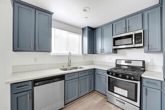 2439 Malabar St, Unit 2437.5 in Los Angeles, CA - Building Photo - Building Photo