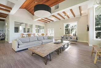 The Highlands at Wynhaven in Issaquah, WA - Foto de edificio - Building Photo