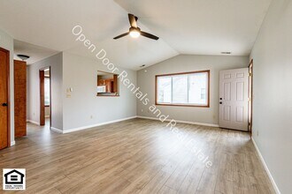 1515-1517 Flagstone Dr in Fort Wayne, IN - Building Photo - Building Photo