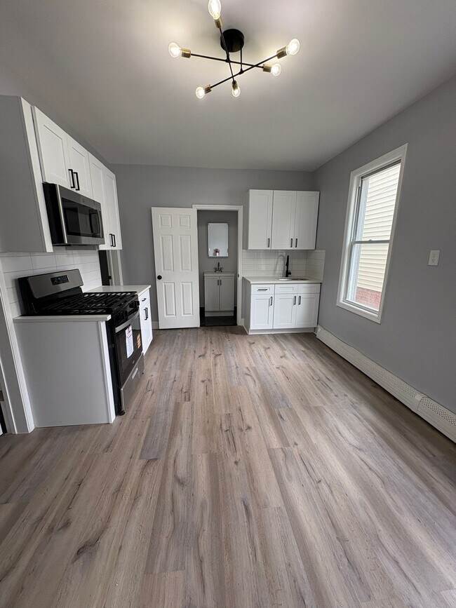 142 Court St, Unit 1B in Elizabeth, NJ - Building Photo - Building Photo