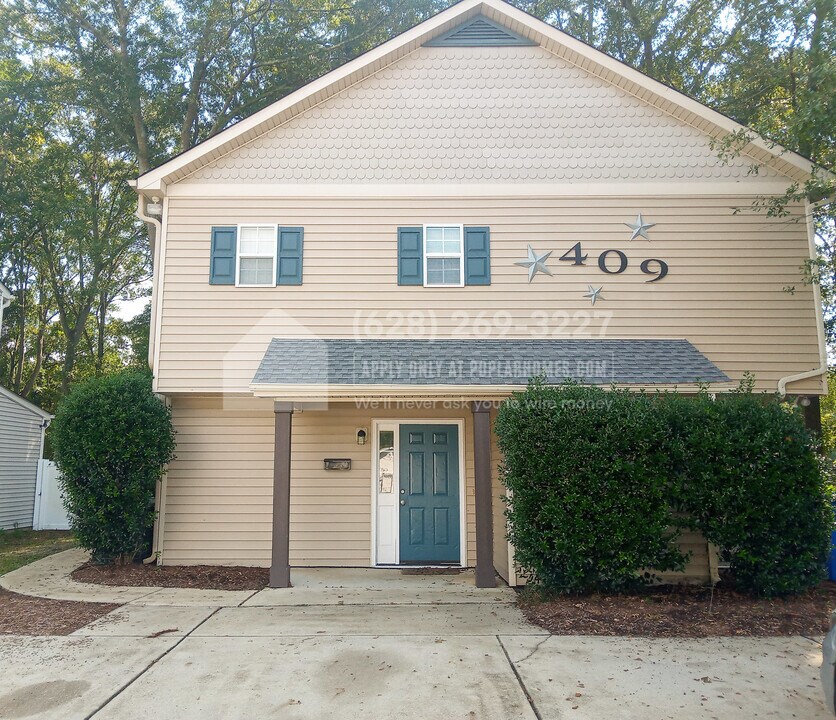 409 Cherry St in Fuquay Varina, NC - Building Photo