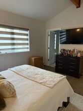 490 Undercliff Ave in Edgewater, NJ - Foto de edificio - Building Photo