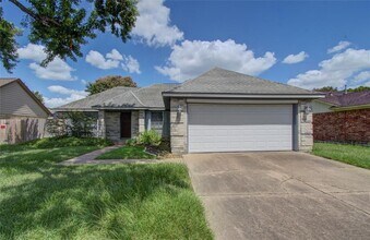 11810 Stone Bridge Dr in Houston, TX - Building Photo - Building Photo