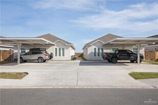 7 Clarence Dr in Edinburg, TX - Building Photo